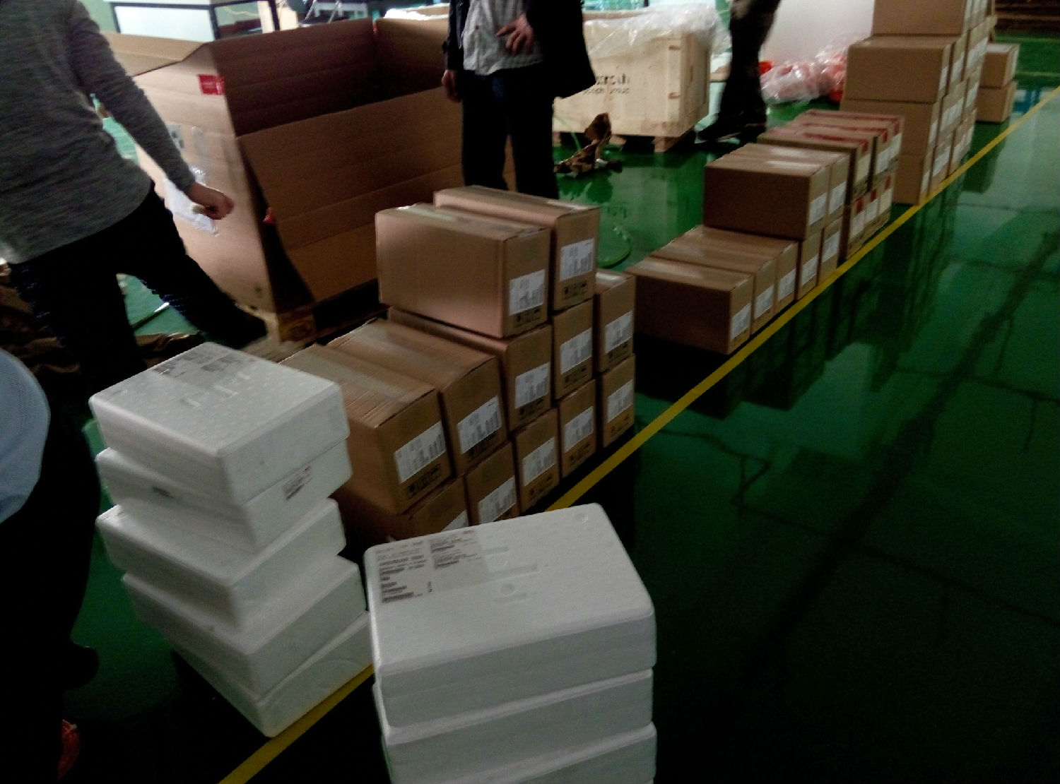 深圳客戶訂購的力士樂伺服電機等產品又到貨啦！