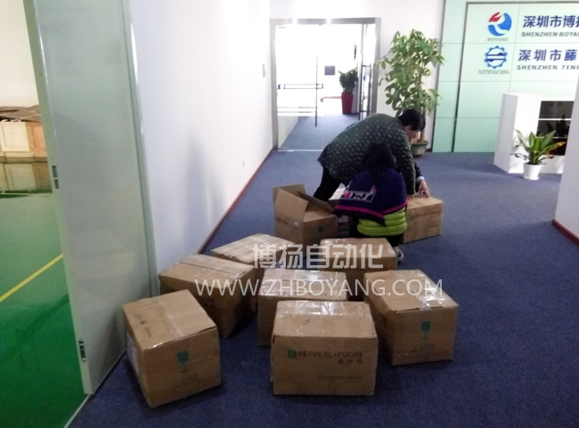 大量GL5-T/28A/115倍加福槽型開關及光電開關到貨！