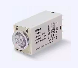 使用延時繼電器功能之間的差異，施加電壓或釋放電壓